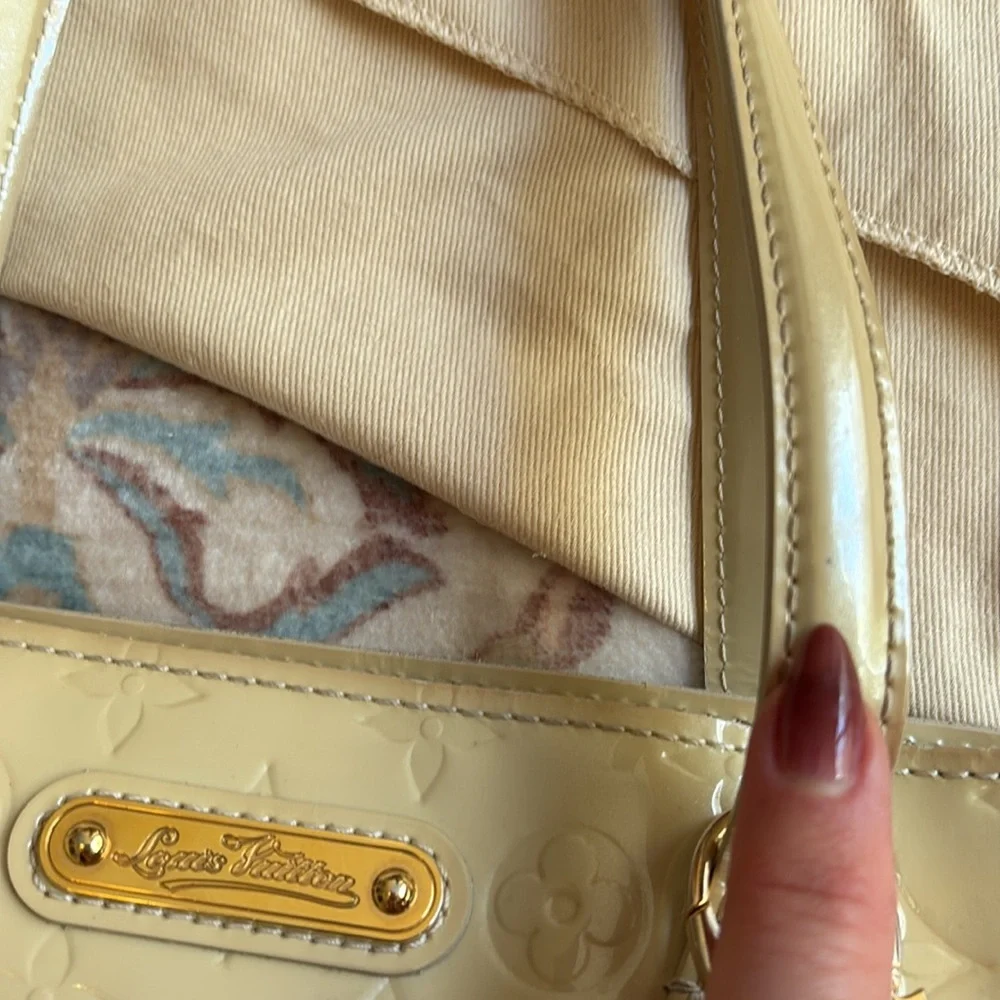 LOUIS VUITTON Wilshire MM Tote Bag Dune Tan Ivory Patent Leather Vernis Dust bag - Picture 10 of 16